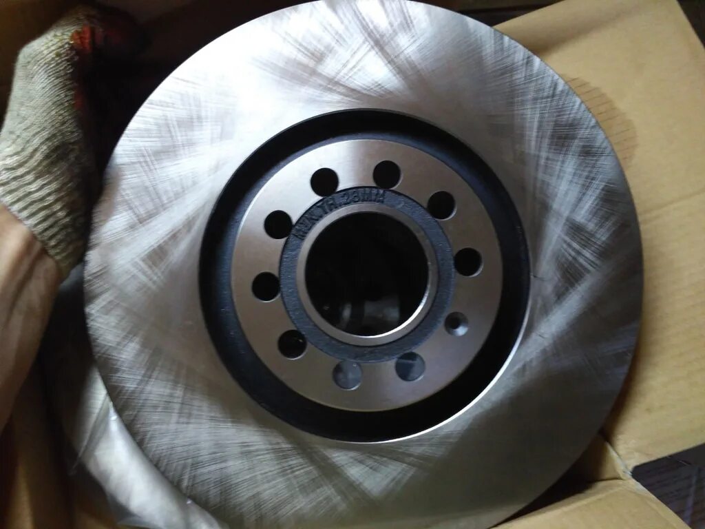 Тормозные диски ауди а6 с5. Тормозные диски а6 с7. Тормозные диски а6 с7. Тормозной диск ауди а6 с6. Замена тормозных дисков ауди а6 с7 алроад 2014.