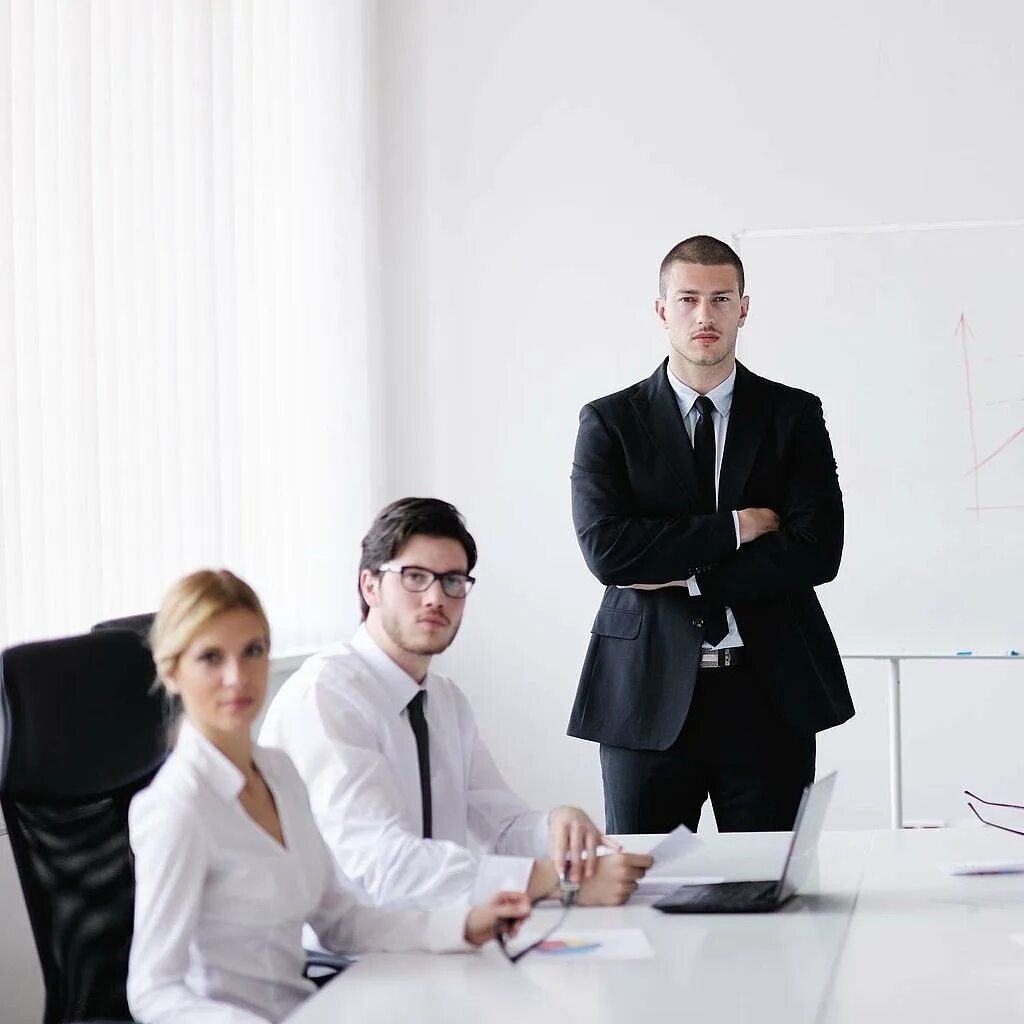 Руководство и стили руководства. Стили руководителя. Наилучший стиль руководства. Стили руководства в менеджменте. Демократический стиль управления.