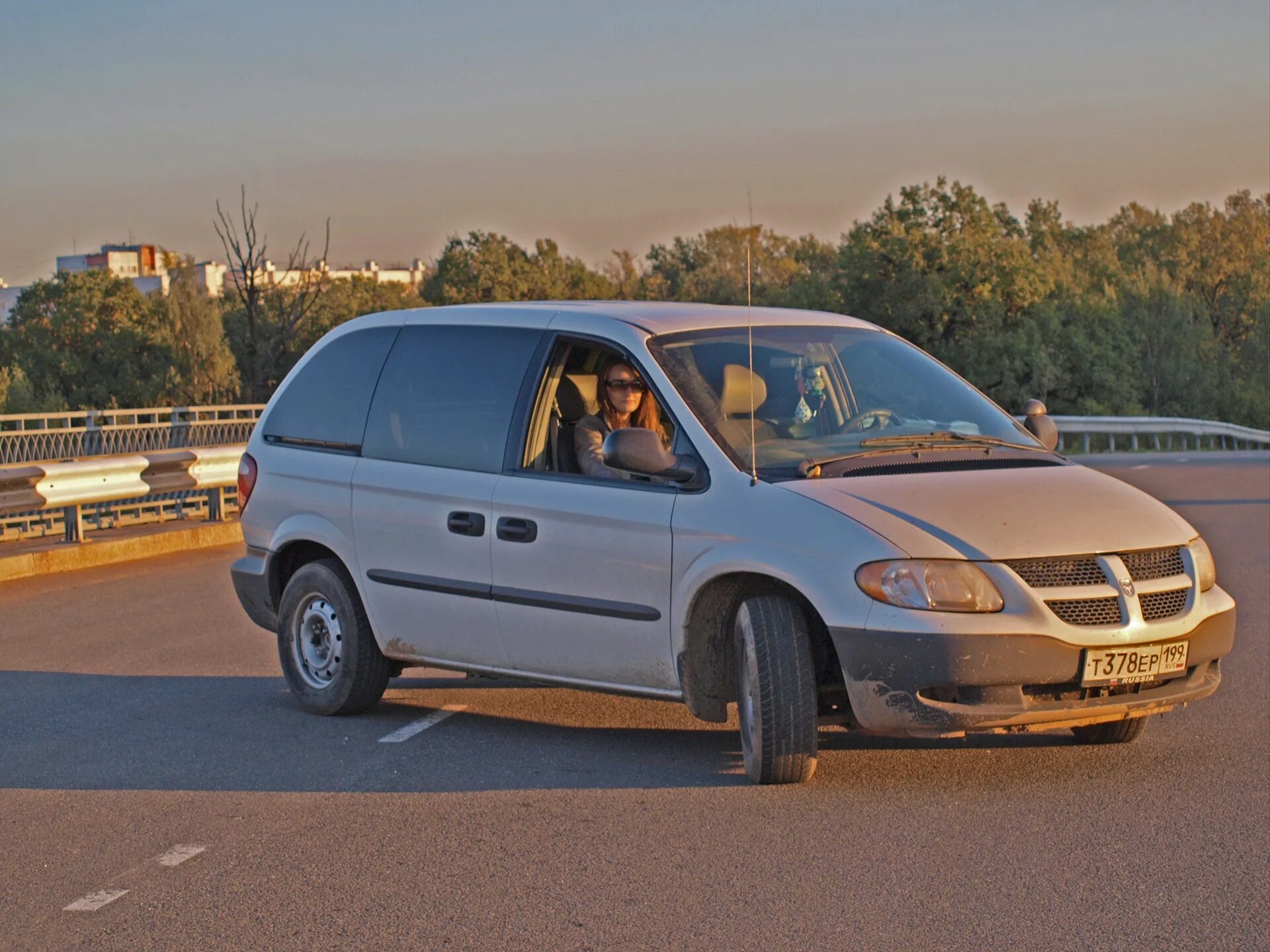 Караван бел. Dodge Caravan 4. Dodge Caravan 2.4. Dodge Caravan 2005 2.4. Додж Караван 2.4 2004.