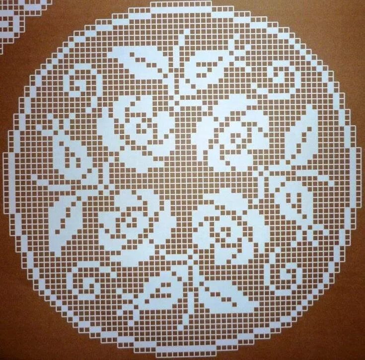 Салфетка крючком филейная техника. Филейные салфетки. Вышивка по филейной сетке. Салфетки филейной сеткой крючком. Салфетки связанные крючком на филейной сетке.