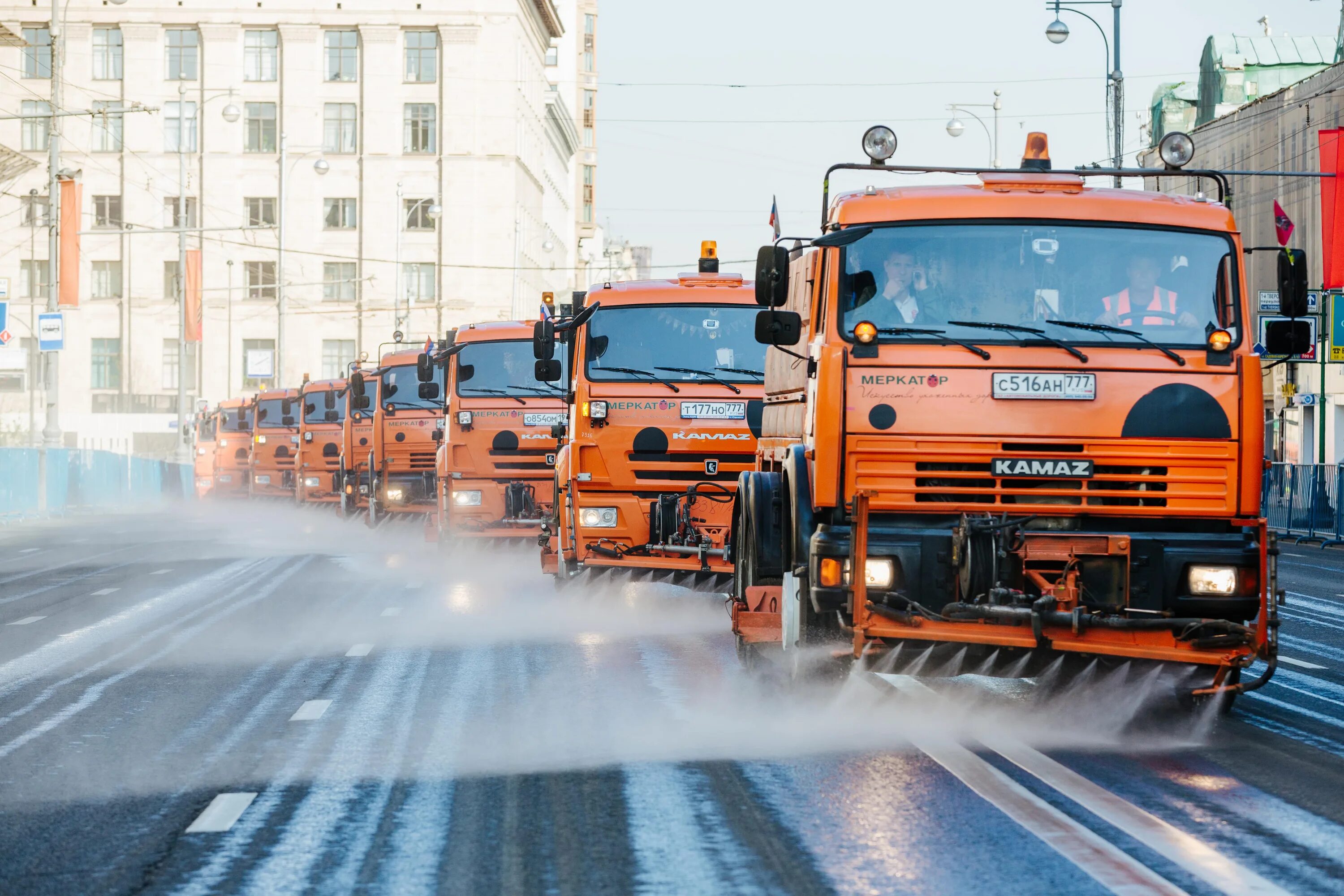 Камаз 43253 поливалка. Дорожное хозяйство санкт петербурга. Дорожное хозяйство санкт петербурга. Московское шоссе питер фото. Строительство дорог.