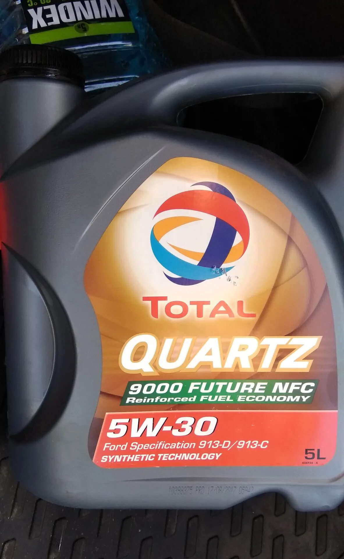 Total quartz future nfc. Трансмиссионное масло тотал Мазда 3 БК. Масло тотал кварц 9000 5w30 для Мазда 3 2.0. Мазда масло 5w30 оригинал и тотал кварц 9000. Канистра total NFC.