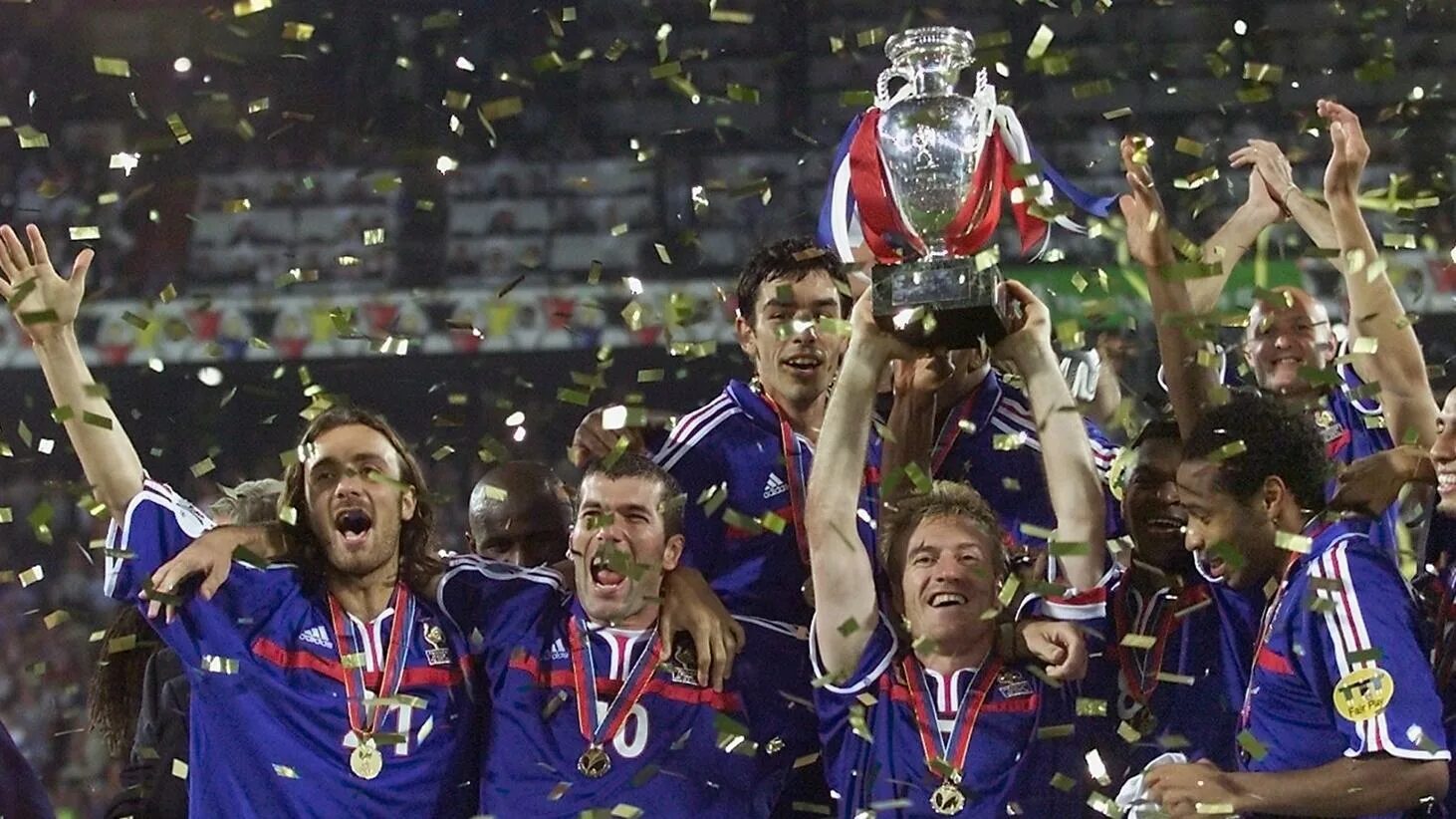 Франция чемпион какого года. Дидье Дешам 2000. Дешам на евро 2000. Дешам 1998. Франция чемпион 1998.