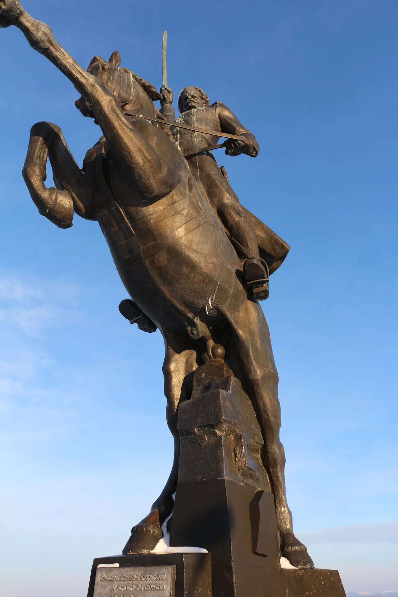 Кона волгоград. Кумылга памятник казаку. Памятник казачеству в Кумылженской. Памятник Донскому казачеству Кумылженский район. Памятник казаку в Кумылженской.