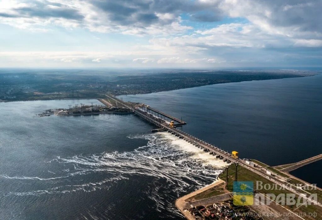 Десногорск сброс воды 2024. Волжская ГЭС Жигулевск. Шекснинская гидроэлектростанция водосброс. ГЭС Волгоград. Гидроэнергетика Волгоград.