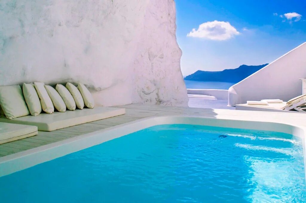 белый бассейн