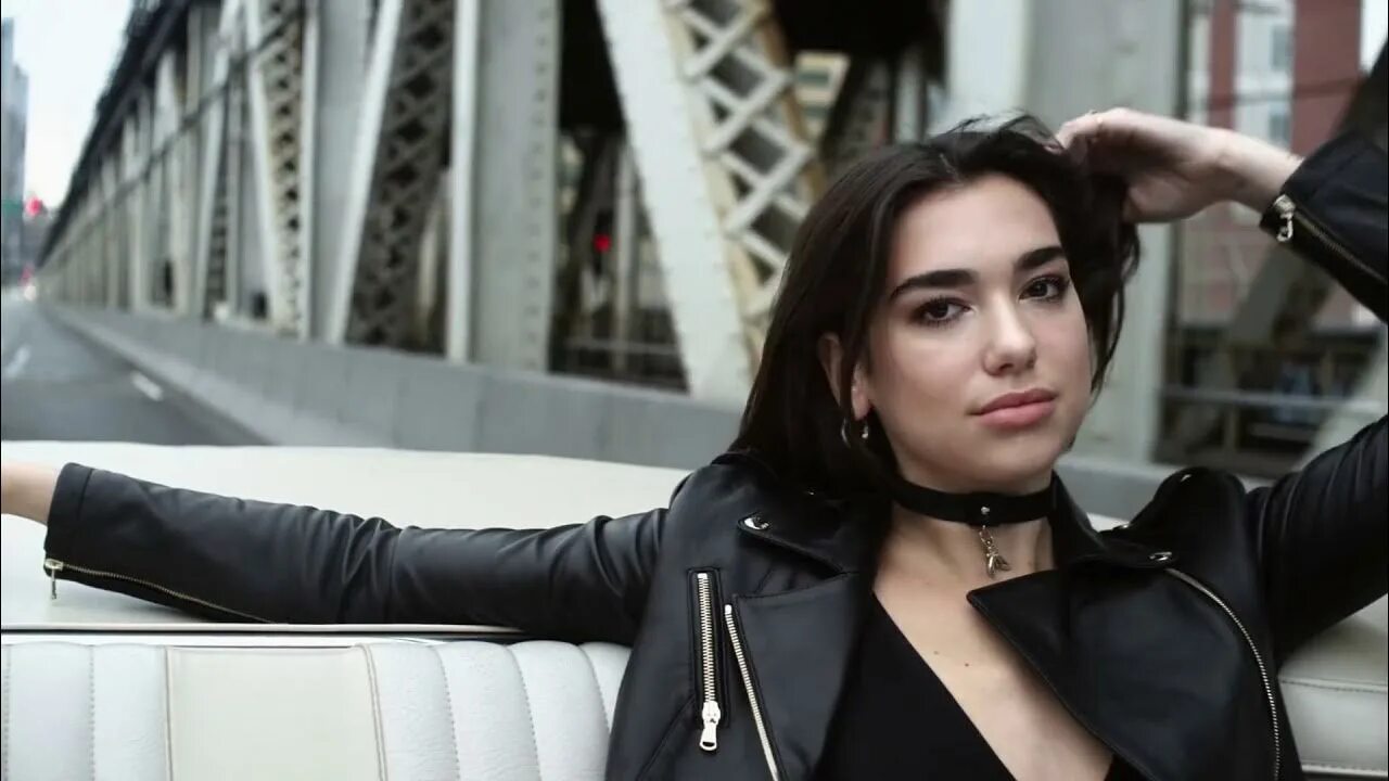 Дуа липа. Дуа липа бэнг бэнг. Dua Lipa Leather. Дуа липа в кожаной куртке.