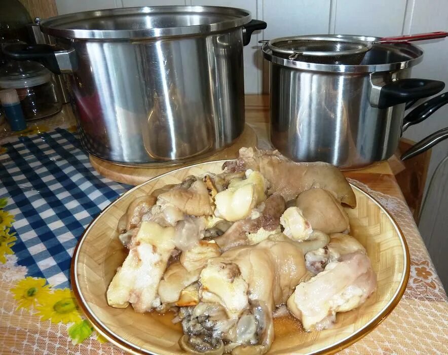 Сколько варить хаш. Бакинский хаш. армянский холодец хаш. стол для хаша. хаш ингредиенты.