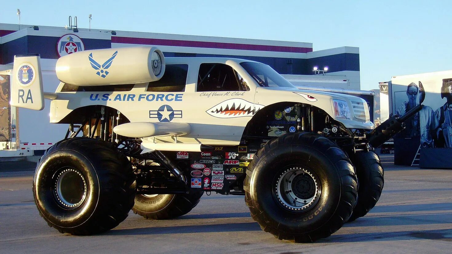 Cars monster trucks inc. Монстр траки шевроле. Колесо монстр трака. Монстер трак мэднесс. Монстр трак монстр трак.