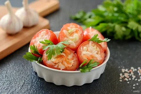Помидоры с зеленью моркови