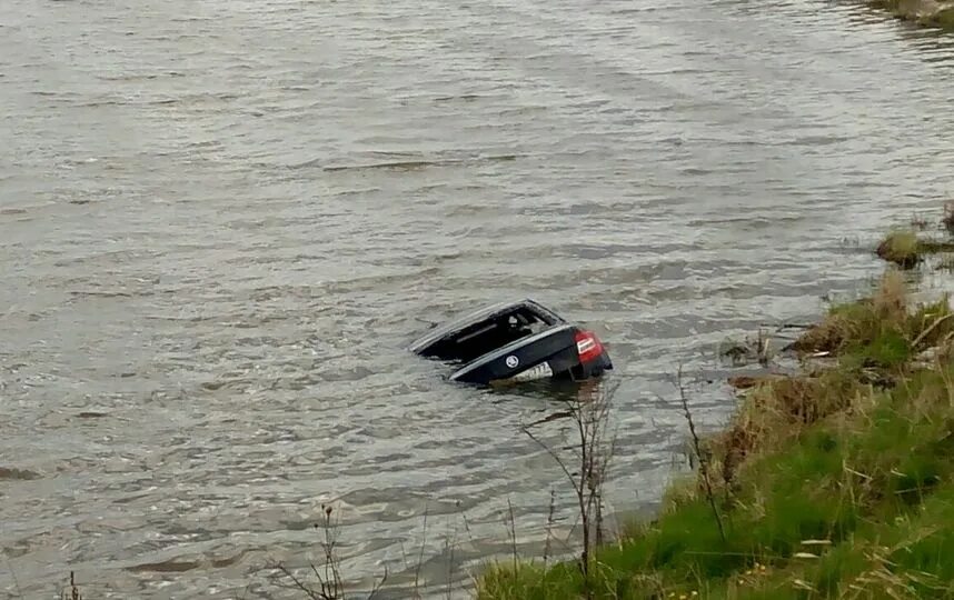 Затонувшие автомобили. Утопленная машина. Озерах водителем