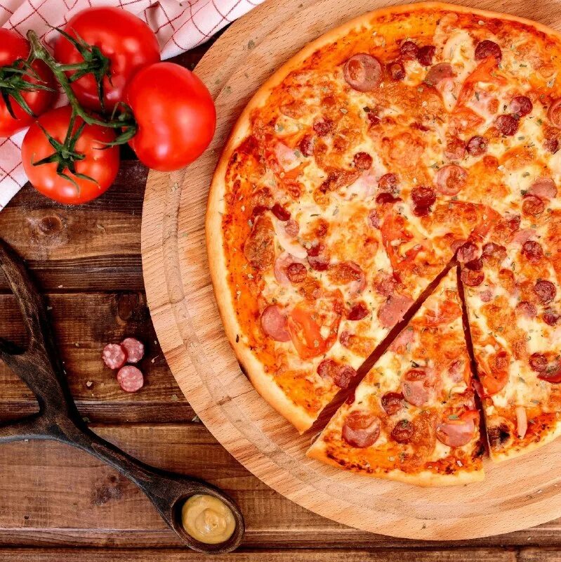 Pizza cost. Как сделать 2 пиццы. Готовим пиццу. Пицца по домашнему. Пиццерия пицца босс.