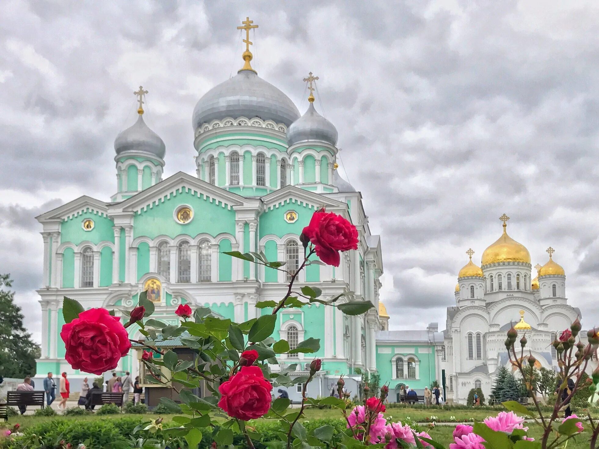 Свято Троицкий Дивеевский монастырь. Дивеево Серафимо-Дивеевский. Троицкий монастырь Дивеево. Дивеевский женский монастырь сайт