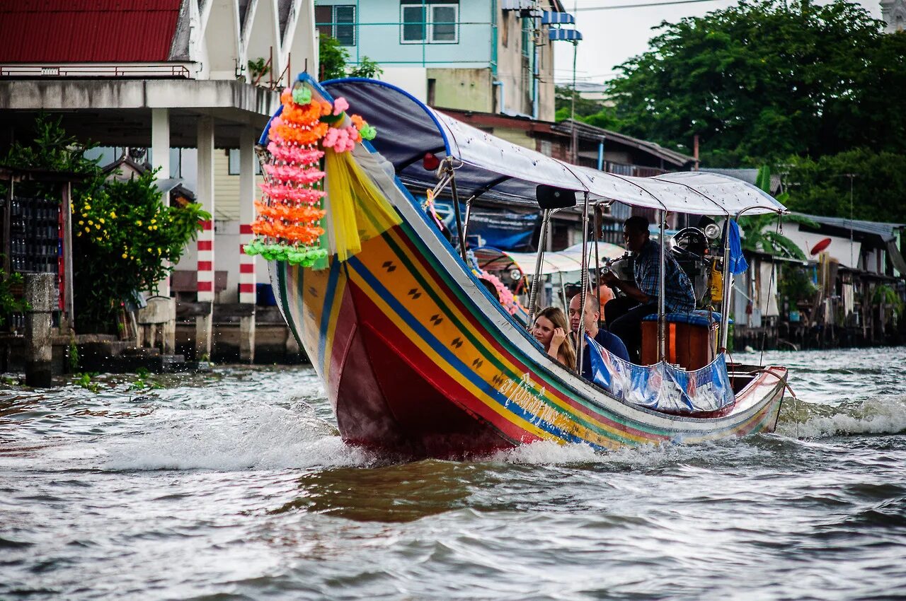 Лодки бангкока. Река Чао Прайя Бангкок. Бангкок клонги. Экскурсия по реке Чао Прайя Бангкок. Речной транспорт Бангкок.