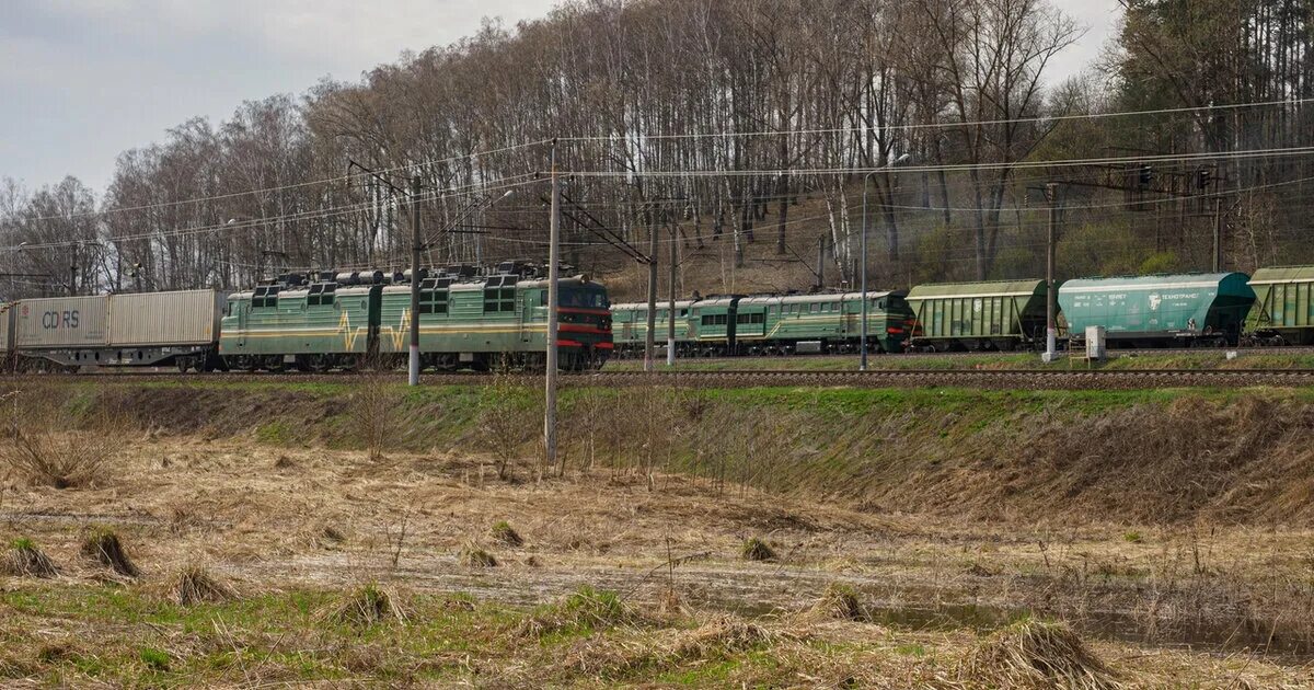 Товарный поезд на рельсах. Железная дорога Смоленск Гомель. Железная дорога от Смоленска до Беларуси.