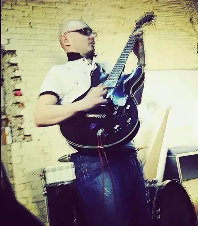 Музыканты. Музыкант куста. Куст брянск певец. Музыкант куста. Музыкант куста.
