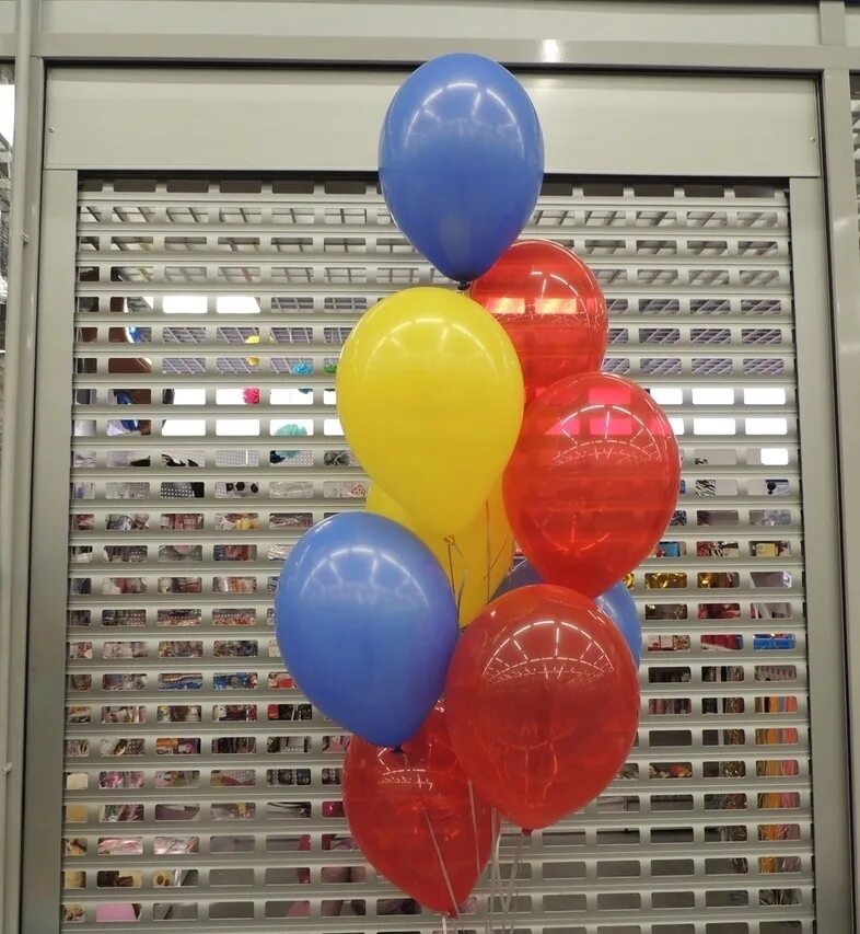 Доставка гелия спб. Шарики накаченные гелием. Букет из 10 шаров с гелием. Охапка из воздушных шариков. Охапка воздушных шаров с днем рождения.