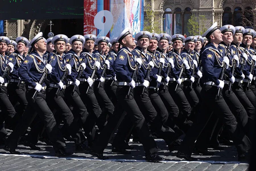 7 май 2012 года. Курсанты ВМПИ. Курсанты ВМПИ на параде. Парад военно морской институт. Курсанты военно-медицинской Академии на параде.