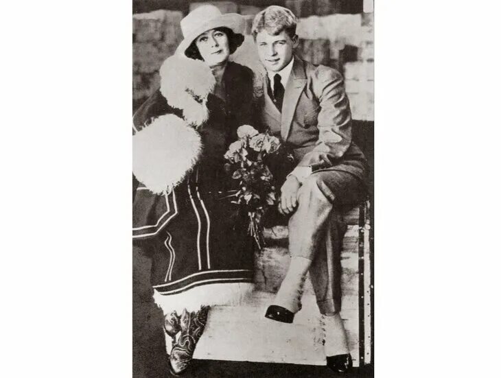 Айседора Дункан и Есенин. Есенин и Айседора Дункан, 1922. Айседора Дункан и Есенин в Париже.