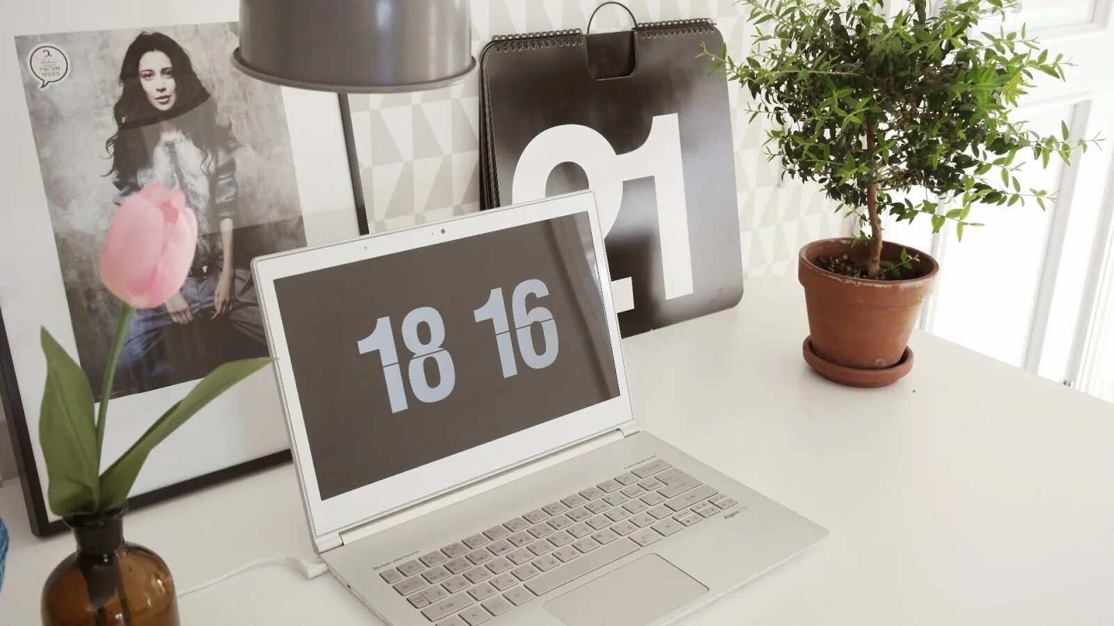 Часы mac os. Flip clock macbook. flip clocks mac. часы fliqlo. часы на макбуке.