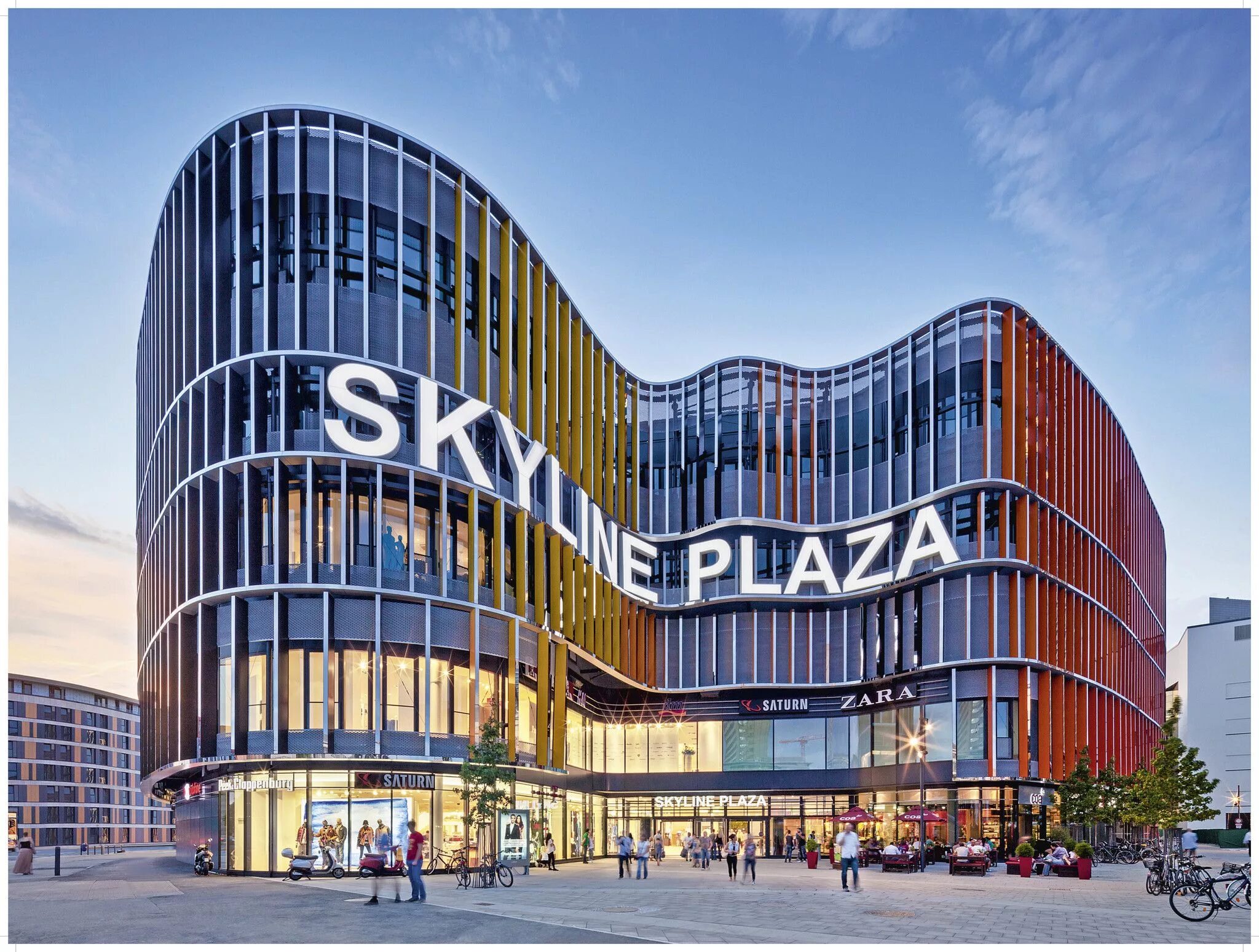 Торговый центр 8 букв. Skyline Plaza Frankfurt. Galleria Mall West фасад. Современная архитектура торговых центров. Торговый центр.