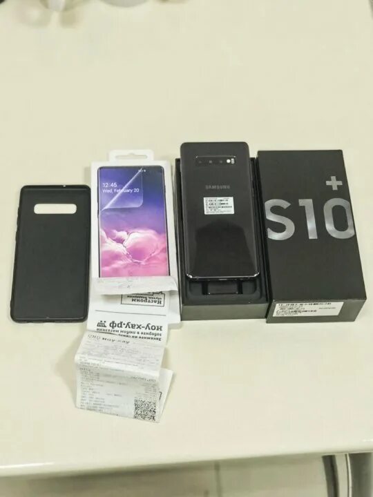S10 плюс купить. Samsung s10 Plus Black. S10 Plus Samsung блок в комплекте. Galaxy s10 Оникс. S10 чёрный Оникс.