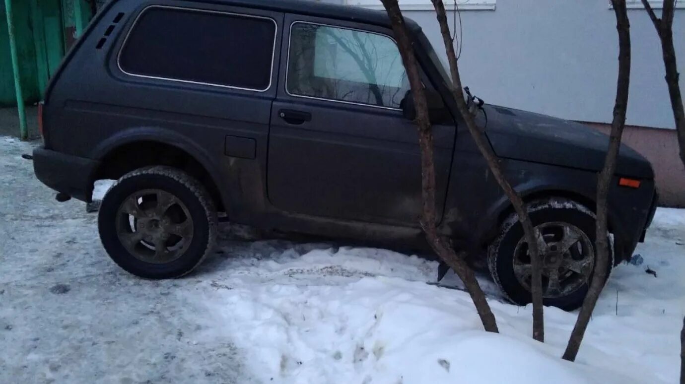 Нива 777. Запчасти нива пенза. Нива пенза. Запчасти нива пенза. Припарковался на ниве.