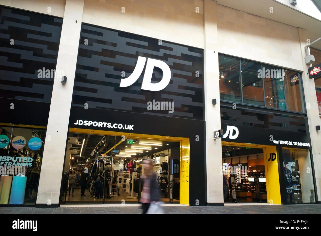 Jd sports. JD Sports Fashion PLC. King of Trainers. Jdsports что это за магазин.