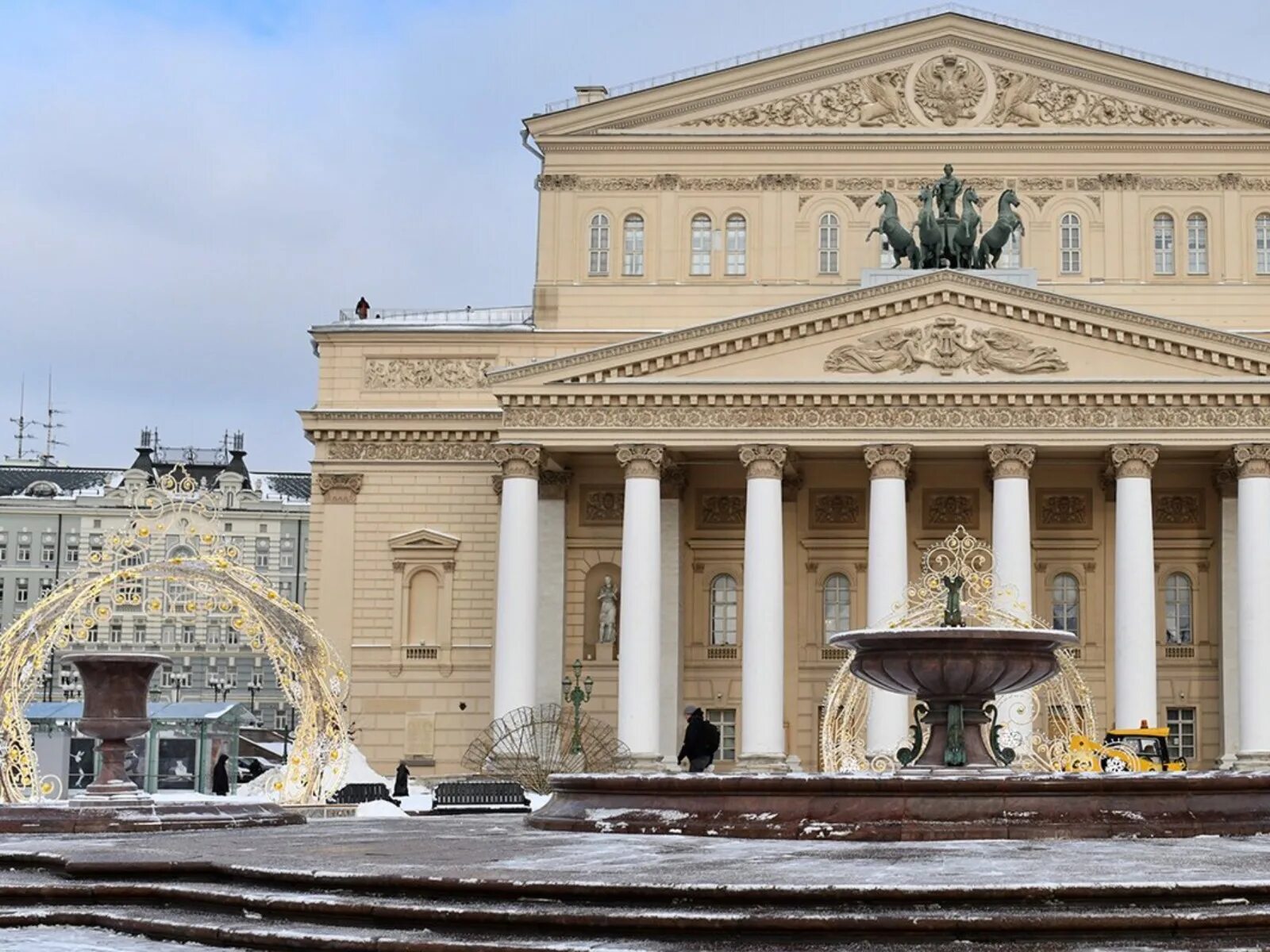 Театральная площадь какой район москвы. Театральная площадь Москва. Ансамбль театральной площади в Москве. Бове ансамбль театральной площади. Сквер у большого театра.