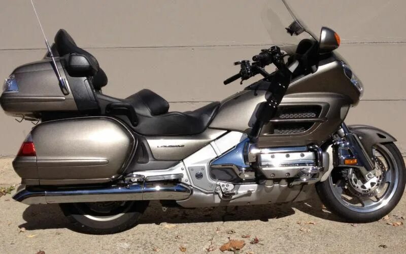 Купить голду 1800. Honda Gold Wing 2008. Honda Gold Wing 1800. Honda Gold Wing 1800 2008. Хонда Голд Винг 2008.