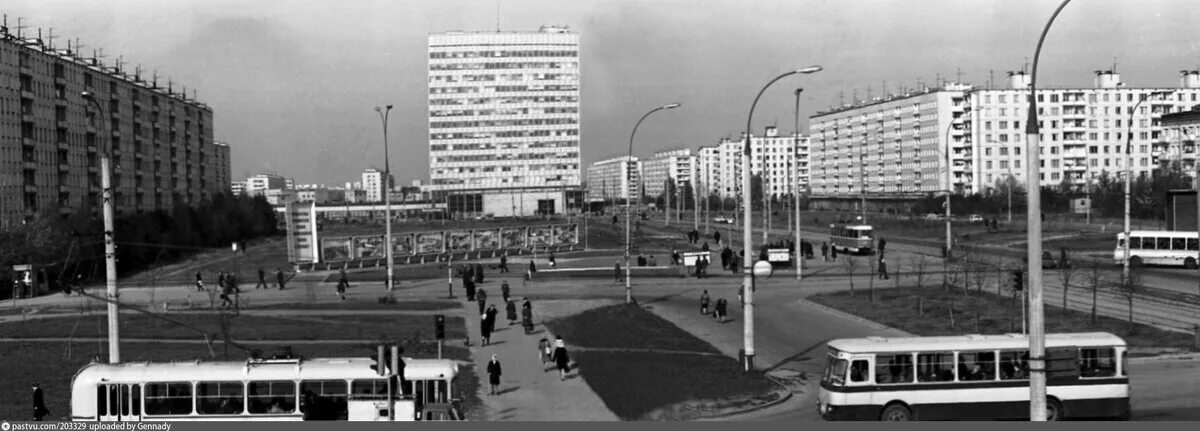 Икарус 435 метро тушинская. 2003 год тушино. Строгино 2000 годы. Северное тушино 1980. Старое тушино.