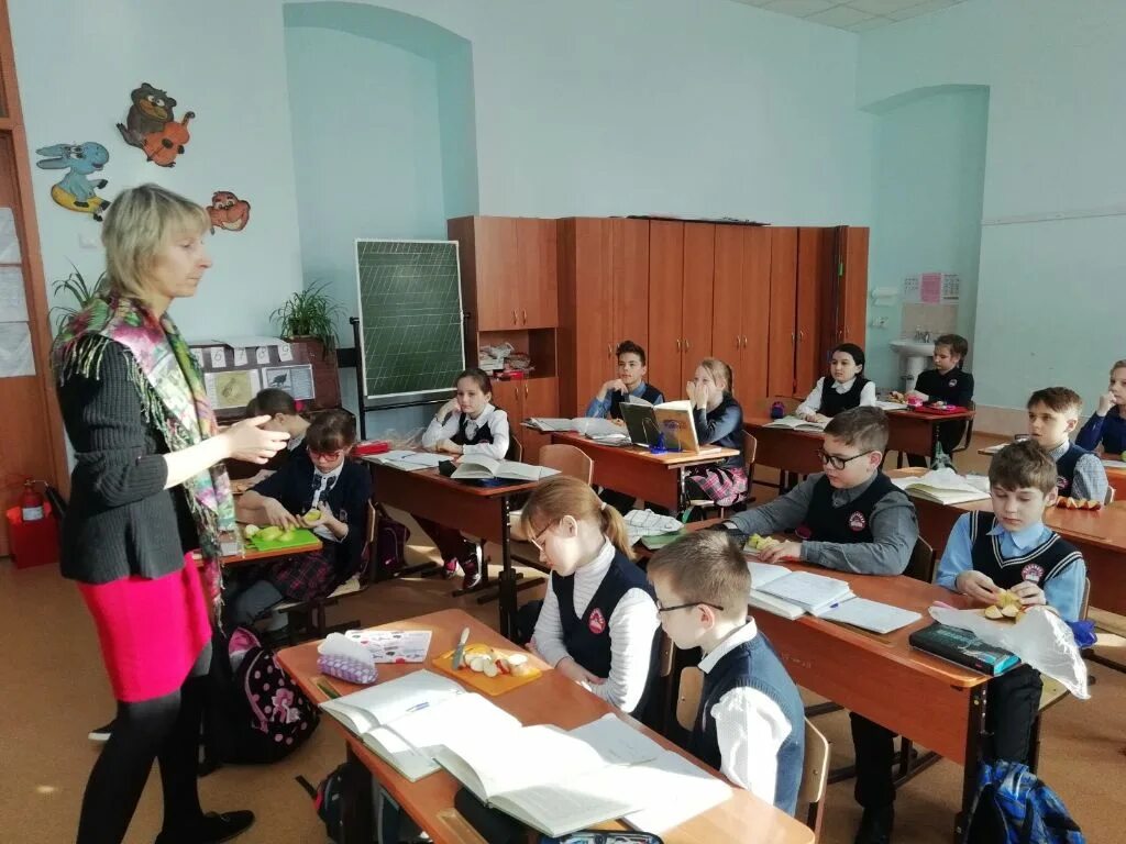 17 школа орехово-зуево внутри. 5 класс 16 школа. название 2 классов 16 школы. школьники в классе. 5 класс 16 школа.