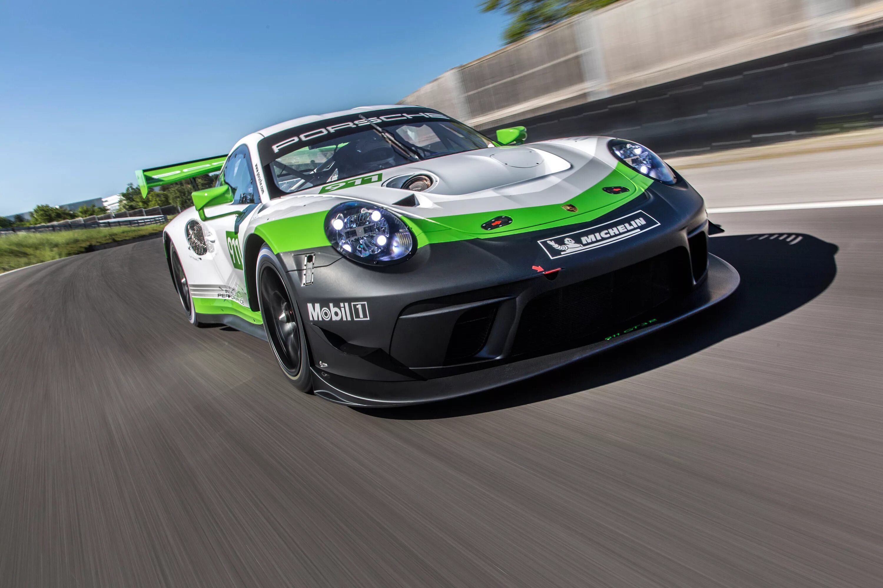 Фото гоночных машин. Porsche 911 gt3 r/s.. Porshe gt3 Race. Порше gt3 гоночный. Porsche 911 gt3 r Race.