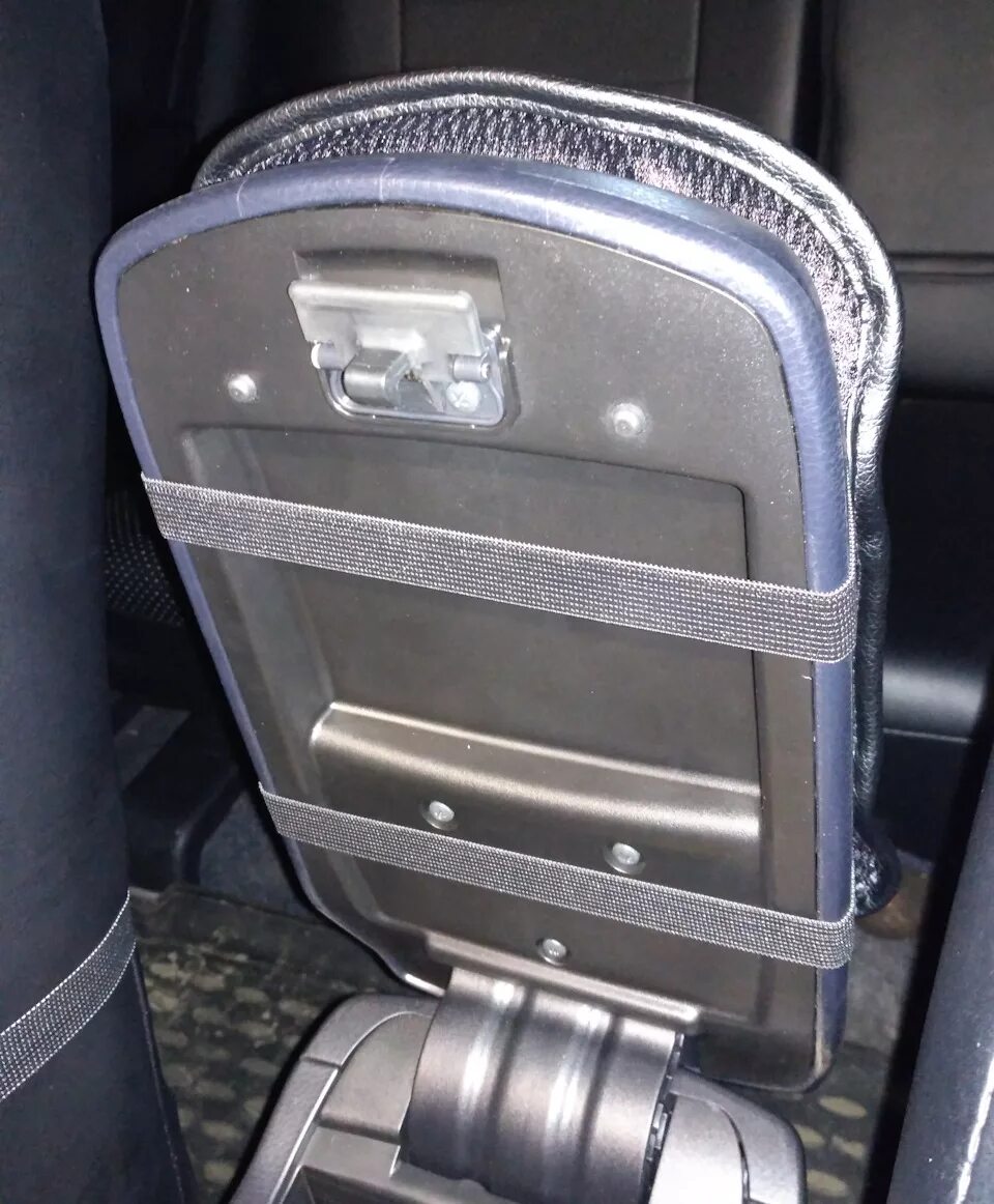 Тойота рав 4 4 поколения подлокотник. Кронштейн подлокотника toyota rav4 2019. Сдвижной подлокотник rav4 xa50. Подлокотник тойота рав 4 1 поколения. Подлокотник раф4 2016.