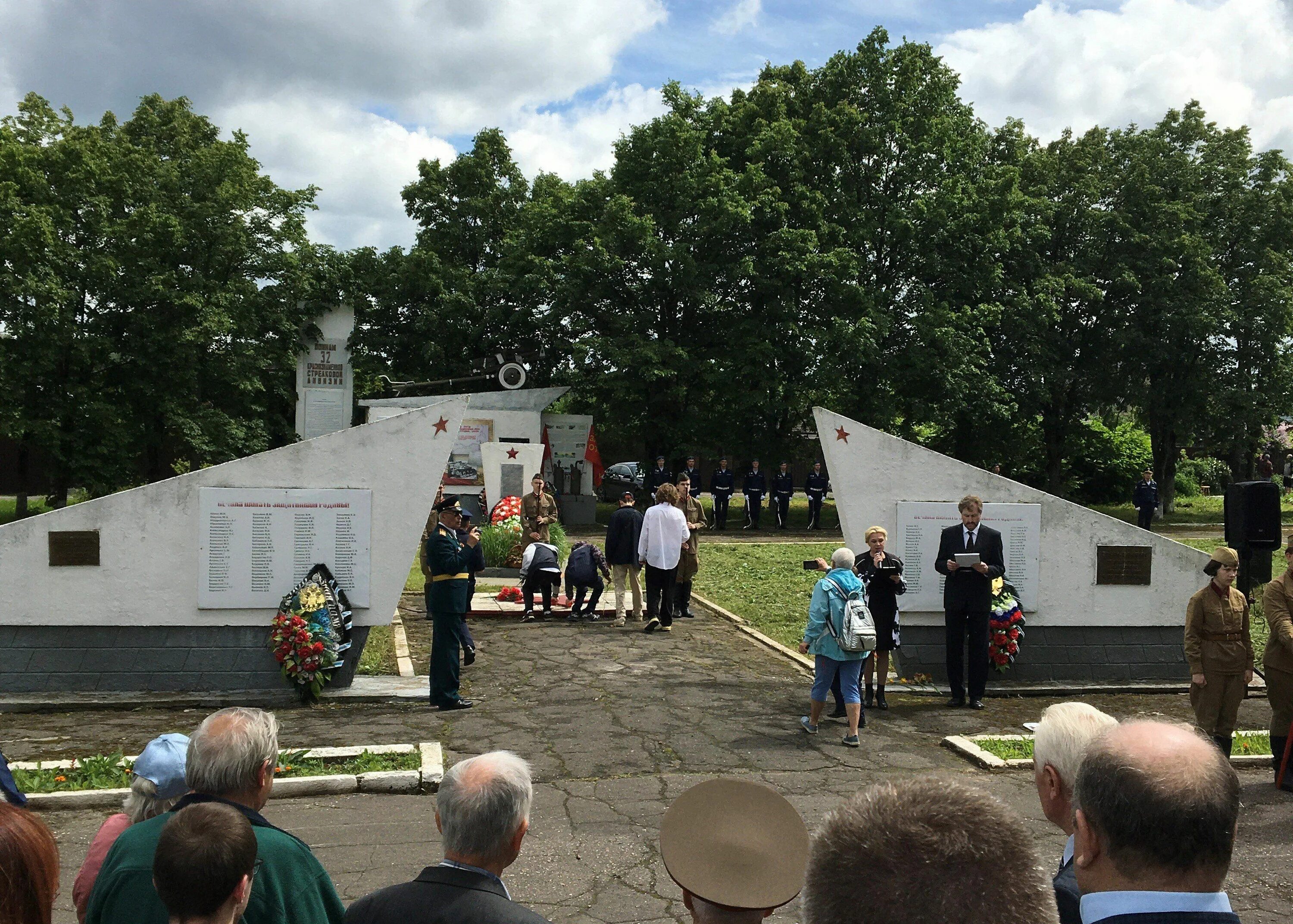 Новости ржева. Мемориальный комплекс под Ржевом. Воинские мемориалы Подмосковья. Ржев мемориал. Зимой мемориальное кладбище советских воинов в Ржеве.