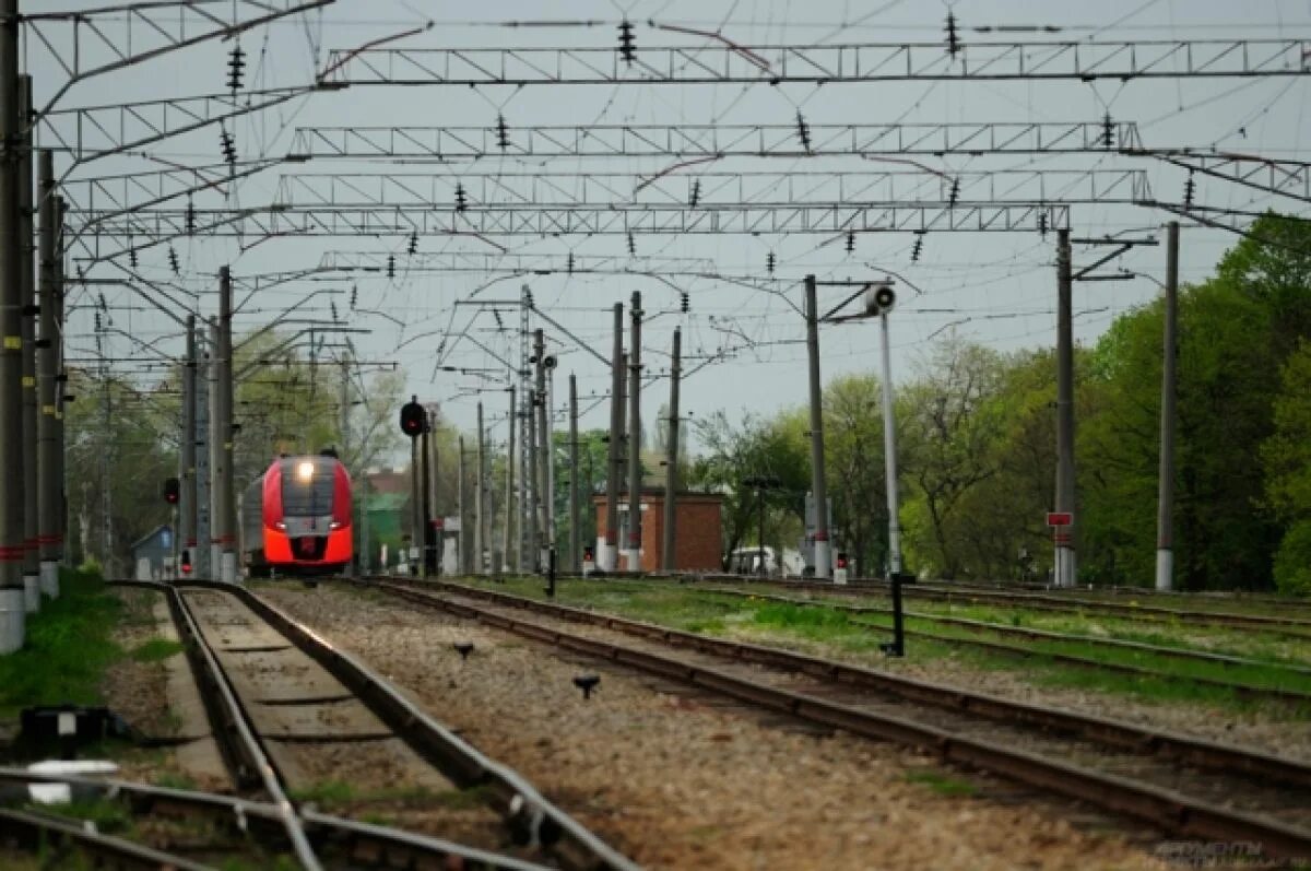 Скоростной испытательный полигон вниижт белореченская-майкоп. Москва белореченск поезд ржд. Ржд russian railways. Эп20 050. Двухэтажный вагон ржд.