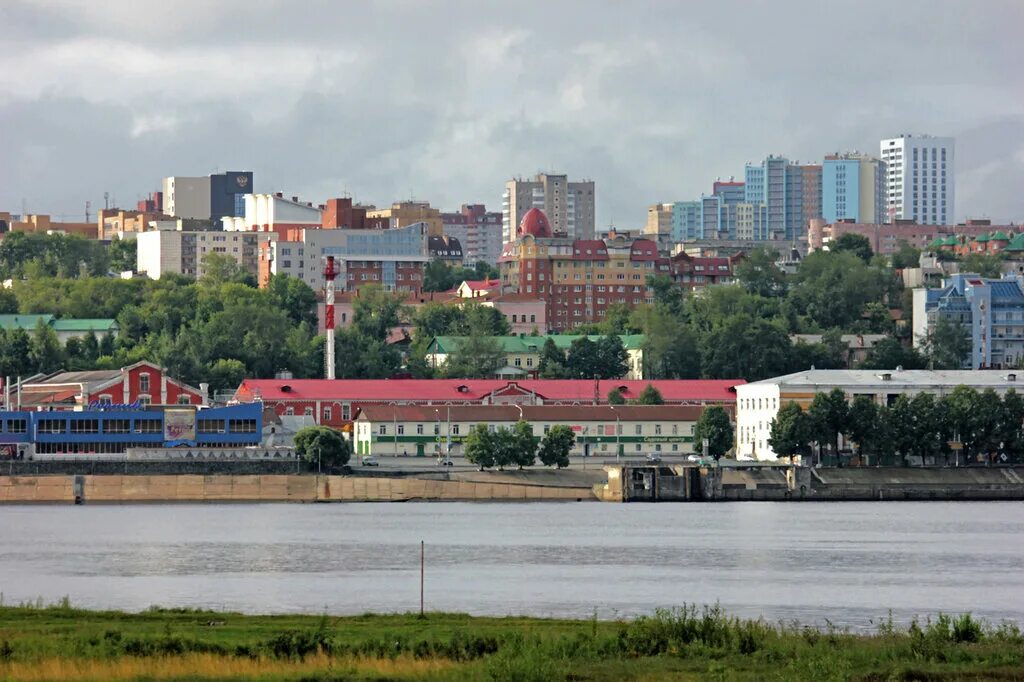 Стоит пермь. Пермь набережная камы. пермь вид с реки. пермь берег камы пермь 1. набережная реки кама закамск.