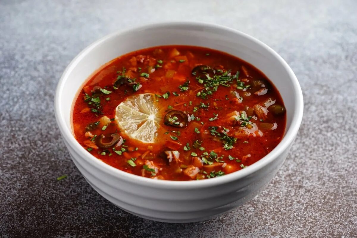 Приготовить вкусную мясную солянку