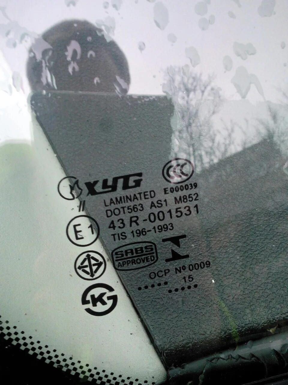 Маркировка автомобильных стекол расшифровка ваз 2110. Маркировка автомобильных стекол. Маркировка лобовых стекол автомобилей. Маркировка лобового стекла. Маркировка стекол авто форд фокус 2.