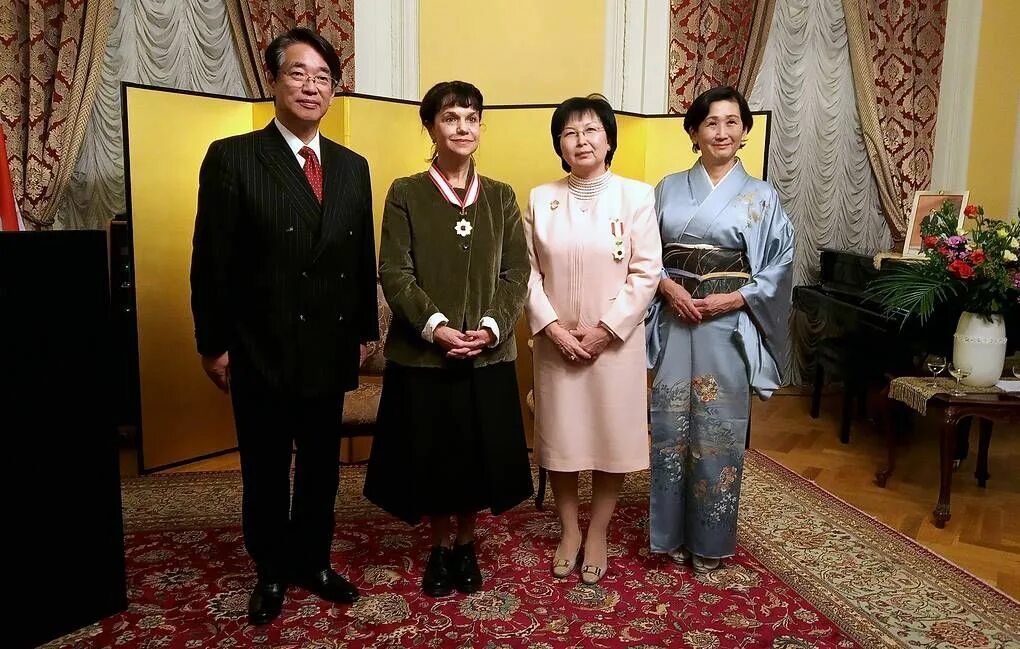 Японский посол. Япония награждение. Посол Японии в Москве. Жена японского посла. Резиденция посла Японии в Москве.