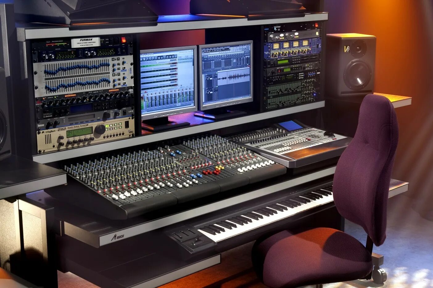 Студия звукозаписи FL Studio. Музыкальное оборудование. Музыкальная аппаратура. Студийное оборудование для звукозаписи.