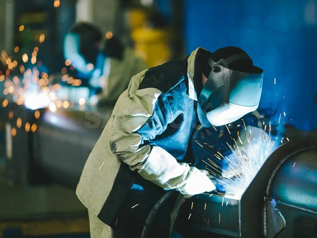 Сварщик омск от работодателей. Сварщик вахта. Лучший сварщик. Сварщик омск от работодателей. Сварщик пнд труб накс.