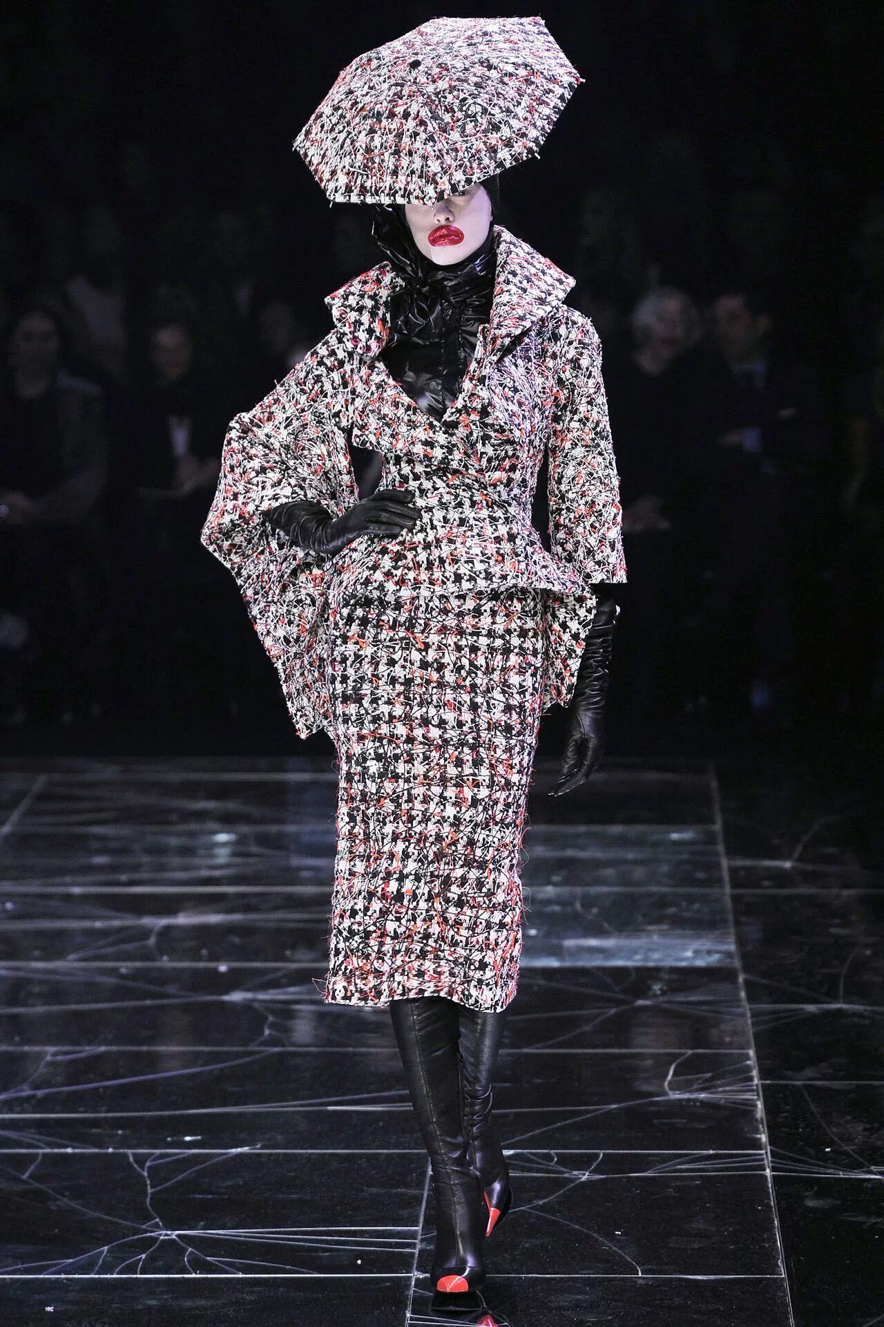 Mcqueen одежда. Mcqueen одежда