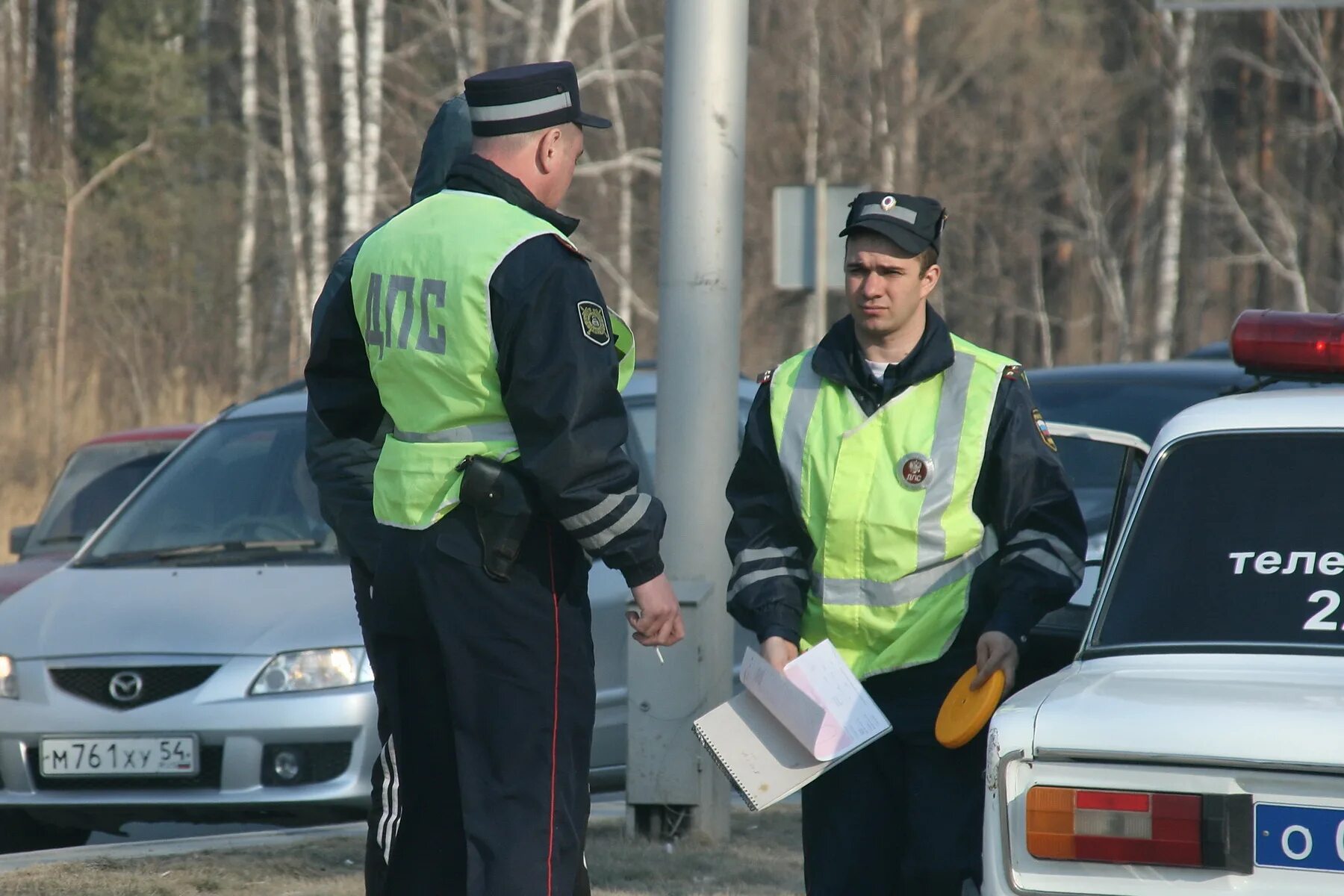 Инспектор гибдд. Кепка сотрудника гибдд. Радостный гаишник. Гайцы. Гайцы.