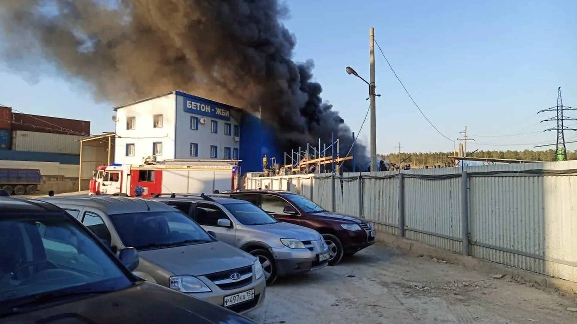 Что горит в подольске сегодня. Пожар в подольске сегодня на силикатной. пожар в подольске на шамотной. силикатная подольск пожар. пожар в подольске вчера на силикатной.