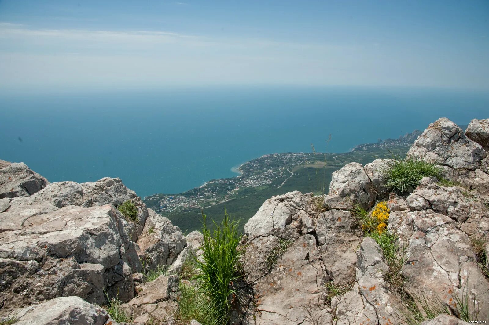 Чудо крым. Гора ай Йори Алушта. Места и чудеса Крыма. Ай Петри серпантин. Крым природа в одном тонне.