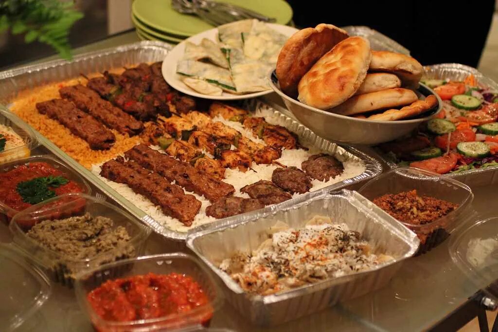 Well turkey. Турецкая кухня. Национальная кухня Турции. Турецкий ресторан еда. Ресторан турецкой кухни.