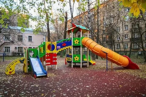 Продать и дворы и