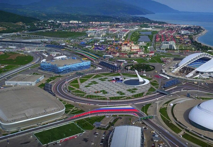 Адлер имеретинская бухта. Низменность сочи парк. Имеретинская низменность олимпийский парк. Низменность сочи парк. Сочи имеретинский курорт набережная.
