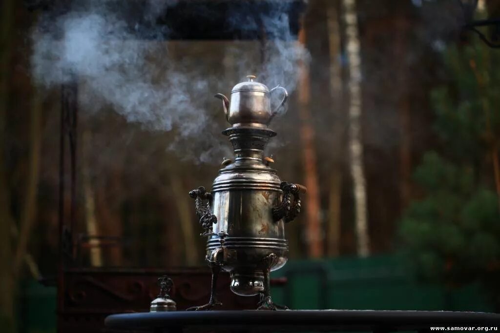 Горел самовар. Самовар дымит. Самовар с дымком. Самовар кипит. Чай из самовара на дровах.